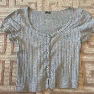 Short sleeve grey button down top